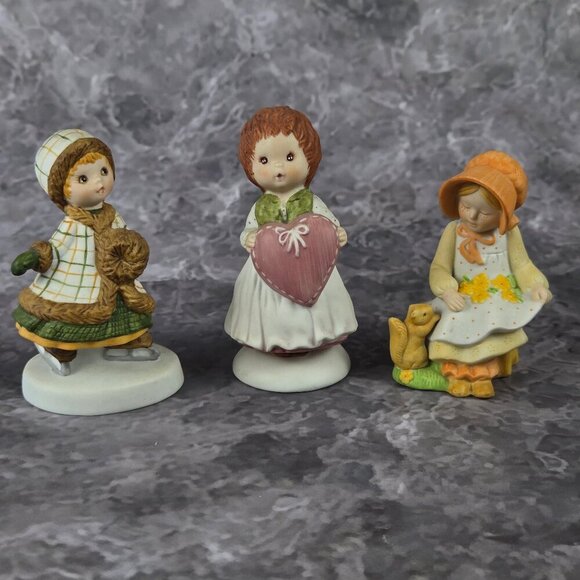 Vintage 1980s Set of 3 Porcelain Holly Hobbie Figurines Freestanding Collectible - Picture 1 of 15